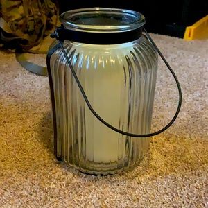 Big vases with or without candles.